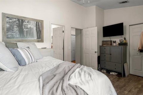 Condo in Gainesville, Florida, 2 bedrooms № 2210321 - photo 23