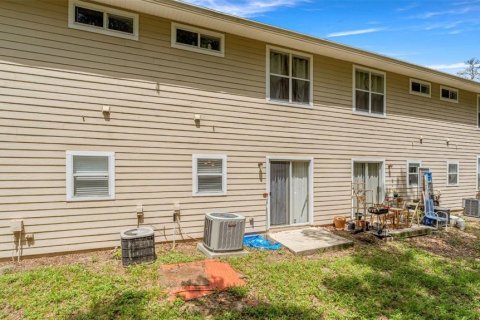 Condo in Gainesville, Florida, 2 bedrooms № 2210321 - photo 26