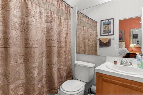 Condo in Gainesville, Florida, 2 bedrooms № 2210321 - photo 21