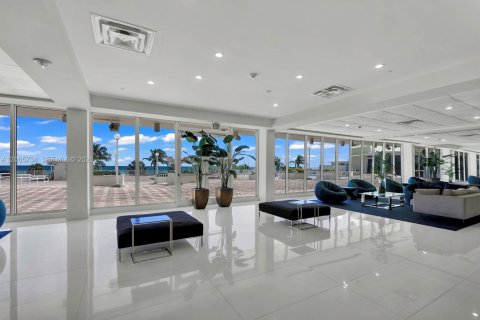 Condo in Miami Beach, Florida, 1 bedroom  № 2288765 - photo 12