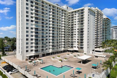 Condo in Miami Beach, Florida, 1 bedroom  № 2288765 - photo 6