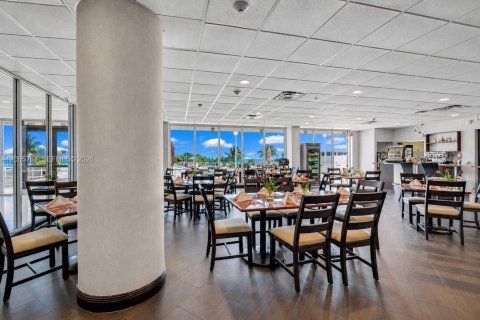 Condo in Miami Beach, Florida, 1 bedroom  № 2288765 - photo 15