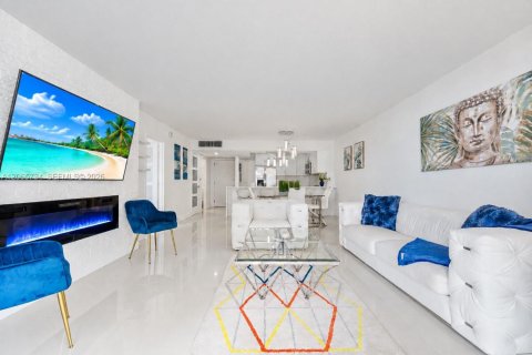 Condo in Miami Beach, Florida, 1 bedroom  № 2288765 - photo 25
