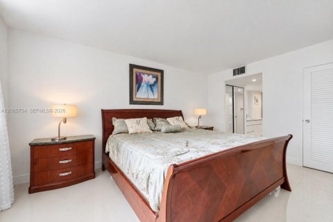 Condo in Miami Beach, Florida, 1 bedroom  № 2288765 - photo 27