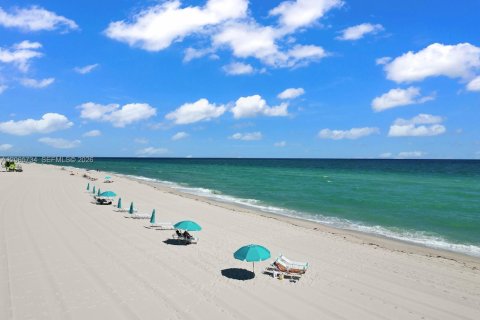 Condo in Miami Beach, Florida, 1 bedroom  № 2288765 - photo 7