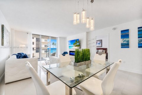 Condo in Miami Beach, Florida, 1 bedroom  № 2288765 - photo 22