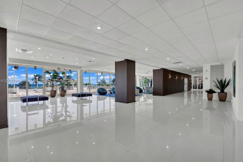 Condo in Miami Beach, Florida, 1 bedroom  № 2288765 - photo 13