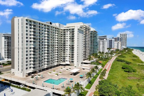 Condo in Miami Beach, Florida, 1 bedroom  № 2288765 - photo 5