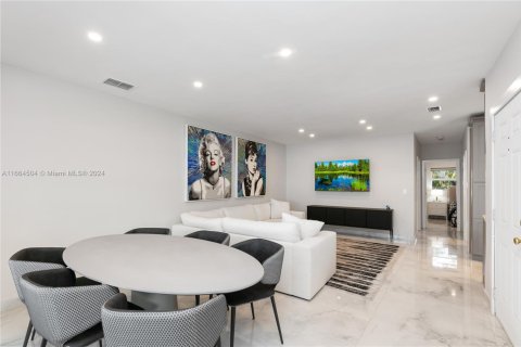 Copropriété à louer à Hallandale Beach, Floride: 2 chambres, 92.9 m2 № 1862874 - photo 16