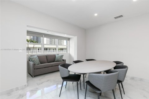 Copropriété à louer à Hallandale Beach, Floride: 2 chambres, 92.9 m2 № 1862874 - photo 23