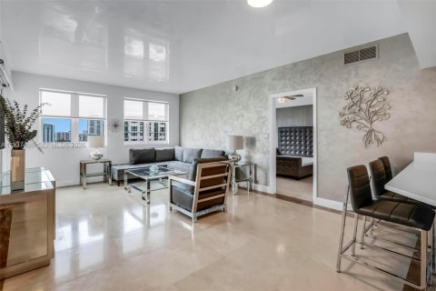 Кондоминиум с 2 спальнями в Санни-Айлс-Бич, Флорида № 1995784