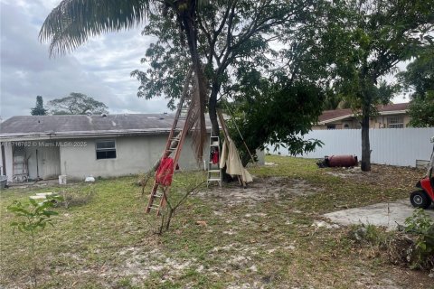House in Fort Lauderdale, Florida 3 bedrooms, 103.68 sq.m. № 1937487 - photo 15