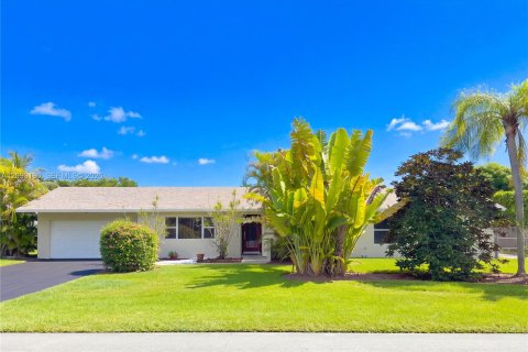 House in Miami, Florida 4 bedrooms, 193.98 sq.m. № 2384894 - photo 3