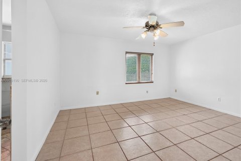 House in Miami, Florida 4 bedrooms, 193.98 sq.m. № 2384894 - photo 20