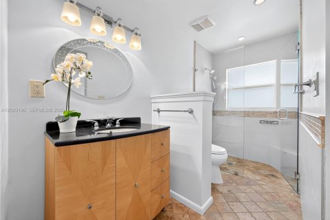 House in Miami, Florida 4 bedrooms, 193.98 sq.m. № 2384894 - photo 22