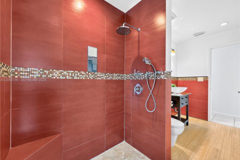 House in Miami, Florida 4 bedrooms, 193.98 sq.m. № 2384894 - photo 27