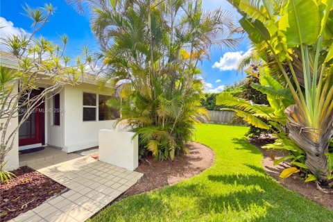 House in Miami, Florida 4 bedrooms, 193.98 sq.m. № 2384894 - photo 5