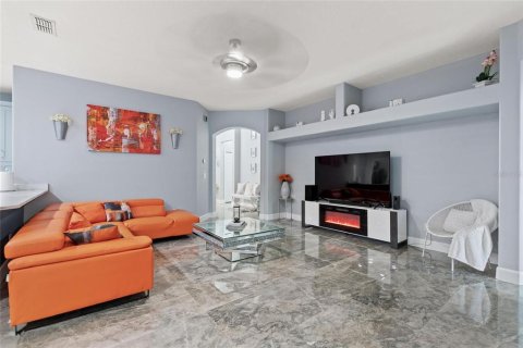 House in Lake Wales, Florida 5 bedrooms, 256.13 sq.m. № 2236560 - photo 14