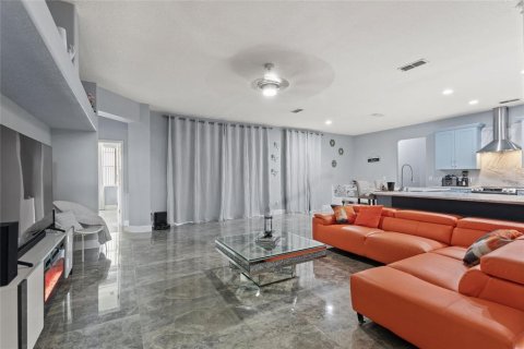 House in Lake Wales, Florida 5 bedrooms, 256.13 sq.m. № 2236560 - photo 12
