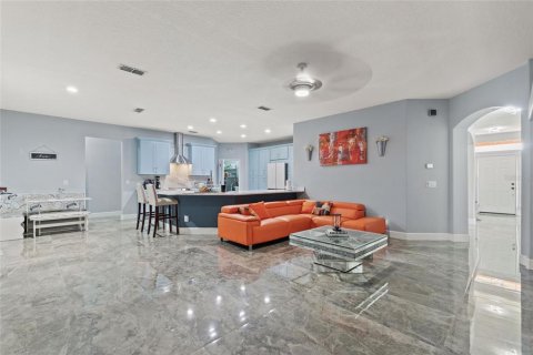 House in Lake Wales, Florida 5 bedrooms, 256.13 sq.m. № 2236560 - photo 13