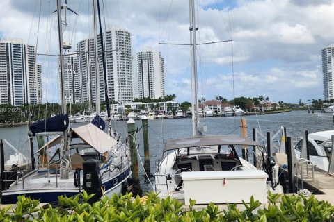 Condominio en venta en Aventura, Florida, 2 dormitorios, 101.82 m2 № 1985549 - foto 2