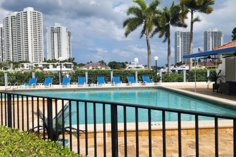 Condominio en venta en Aventura, Florida, 2 dormitorios, 101.82 m2 № 1985549 - foto 18