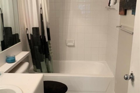 Condo in Lake Worth, Florida, 2 bedrooms  № 1210539 - photo 1