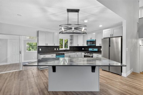 House in Tampa, Florida 4 bedrooms, 198.81 sq.m. № 1853614 - photo 30