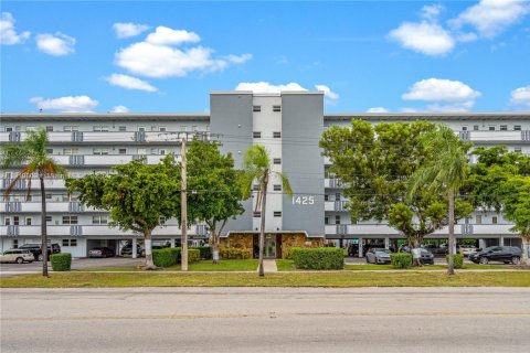 Condominio en venta en Hallandale Beach, Florida, 2 dormitorios, 95.41 m2 № 1966045 - foto 12