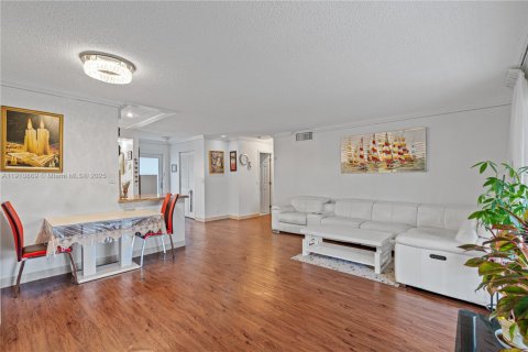 Condominio en venta en Hallandale Beach, Florida, 2 dormitorios, 95.41 m2 № 1966045 - foto 20