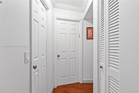 Купить кондоминиум в Халландейл-Бич, Флорида 2 спальни, 95.41м2, № 1966045 - фото 4