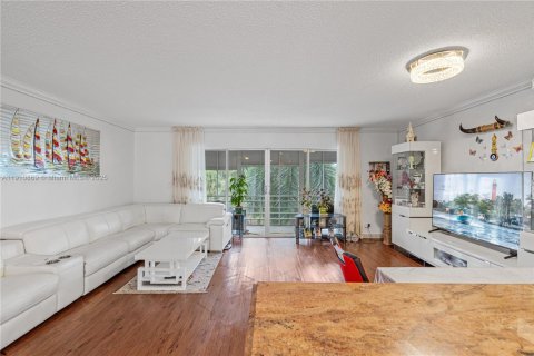 Condominio en venta en Hallandale Beach, Florida, 2 dormitorios, 95.41 m2 № 1966045 - foto 17