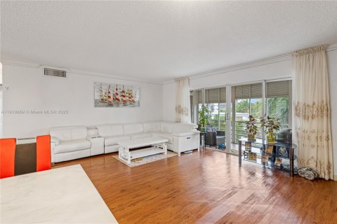 Condominio en venta en Hallandale Beach, Florida, 2 dormitorios, 95.41 m2 № 1966045 - foto 21