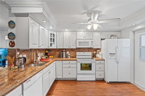 Condominio en venta en Hallandale Beach, Florida, 2 dormitorios, 95.41 m2 № 1966045 - foto 14