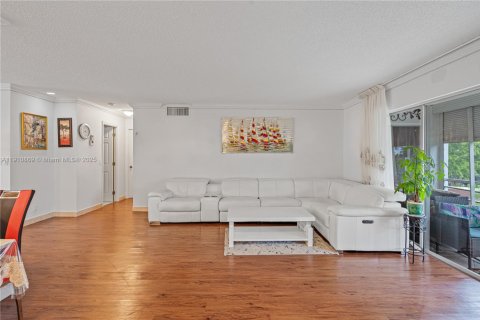 Condominio en venta en Hallandale Beach, Florida, 2 dormitorios, 95.41 m2 № 1966045 - foto 22