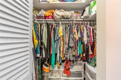 Купить кондоминиум в Халландейл-Бич, Флорида 2 спальни, 95.41м2, № 1966045 - фото 2