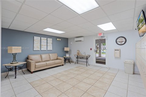 Купить кондоминиум в Халландейл-Бич, Флорида 2 спальни, 95.41м2, № 1966045 - фото 5