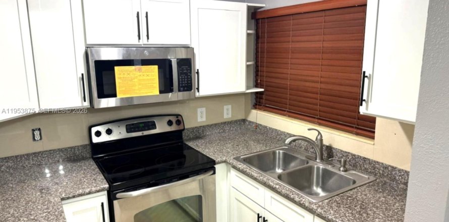 Кондоминиум с 3 спальнями в Хайалиа, Флорида № 2008946