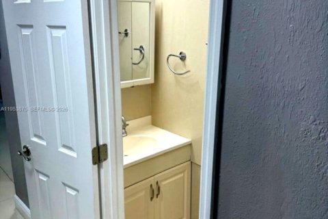 Купить кондоминиум в Хайалиа, Флорида 3 спальни, 78.69м2, № 2008946 - фото 11