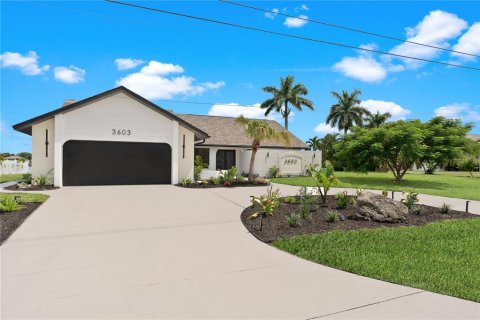 Villa ou maison à vendre à Cape Coral, Floride: 3 chambres, 195.84 m2 № 2386527 - photo 14