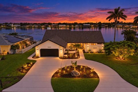 Villa ou maison à Cape Coral, Floride 3 chambres, 195.84 m2 № 2386527