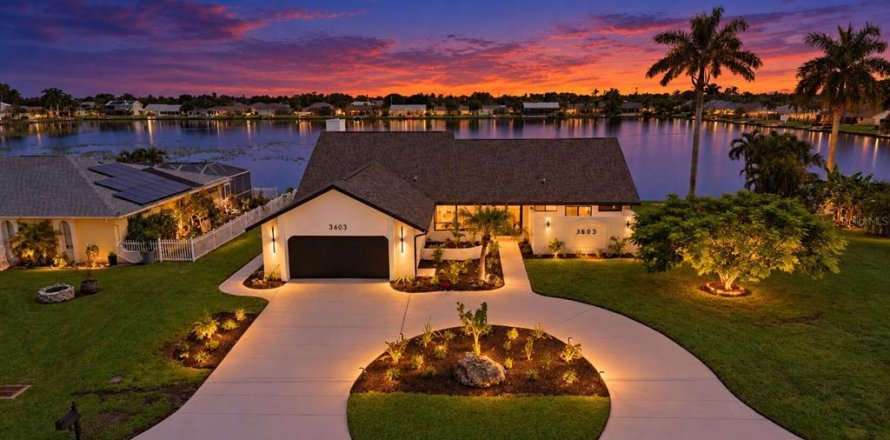 Villa ou maison à Cape Coral, Floride 3 chambres, 195.84 m2 № 2386527