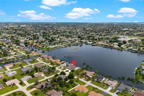 Villa ou maison à vendre à Cape Coral, Floride: 3 chambres, 195.84 m2 № 2386527 - photo 10