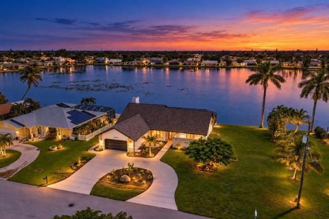 Villa ou maison à vendre à Cape Coral, Floride: 3 chambres, 195.84 m2 № 2386527 - photo 3