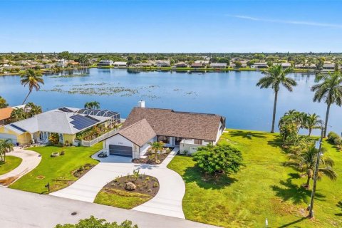 Villa ou maison à vendre à Cape Coral, Floride: 3 chambres, 195.84 m2 № 2386527 - photo 9