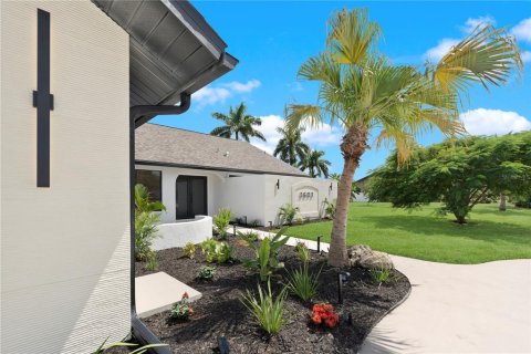 Villa ou maison à vendre à Cape Coral, Floride: 3 chambres, 195.84 m2 № 2386527 - photo 15