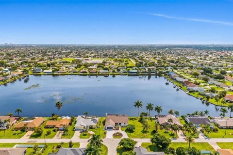 Villa ou maison à vendre à Cape Coral, Floride: 3 chambres, 195.84 m2 № 2386527 - photo 8