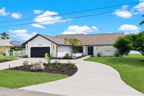 Villa ou maison à vendre à Cape Coral, Floride: 3 chambres, 195.84 m2 № 2386527 - photo 13