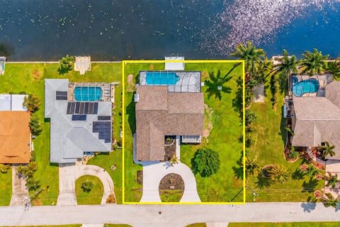 Villa ou maison à vendre à Cape Coral, Floride: 3 chambres, 195.84 m2 № 2386527 - photo 4
