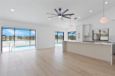 Villa ou maison à vendre à Cape Coral, Floride: 3 chambres, 195.84 m2 № 2386527 - photo 23
